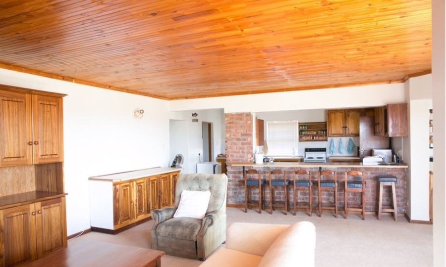8 Bedroom Property for Sale in Middedorp Western Cape